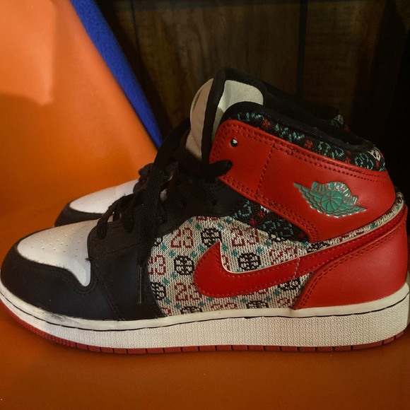 Jordan 1 Ugly christmas sweater - Picture 1 of 4